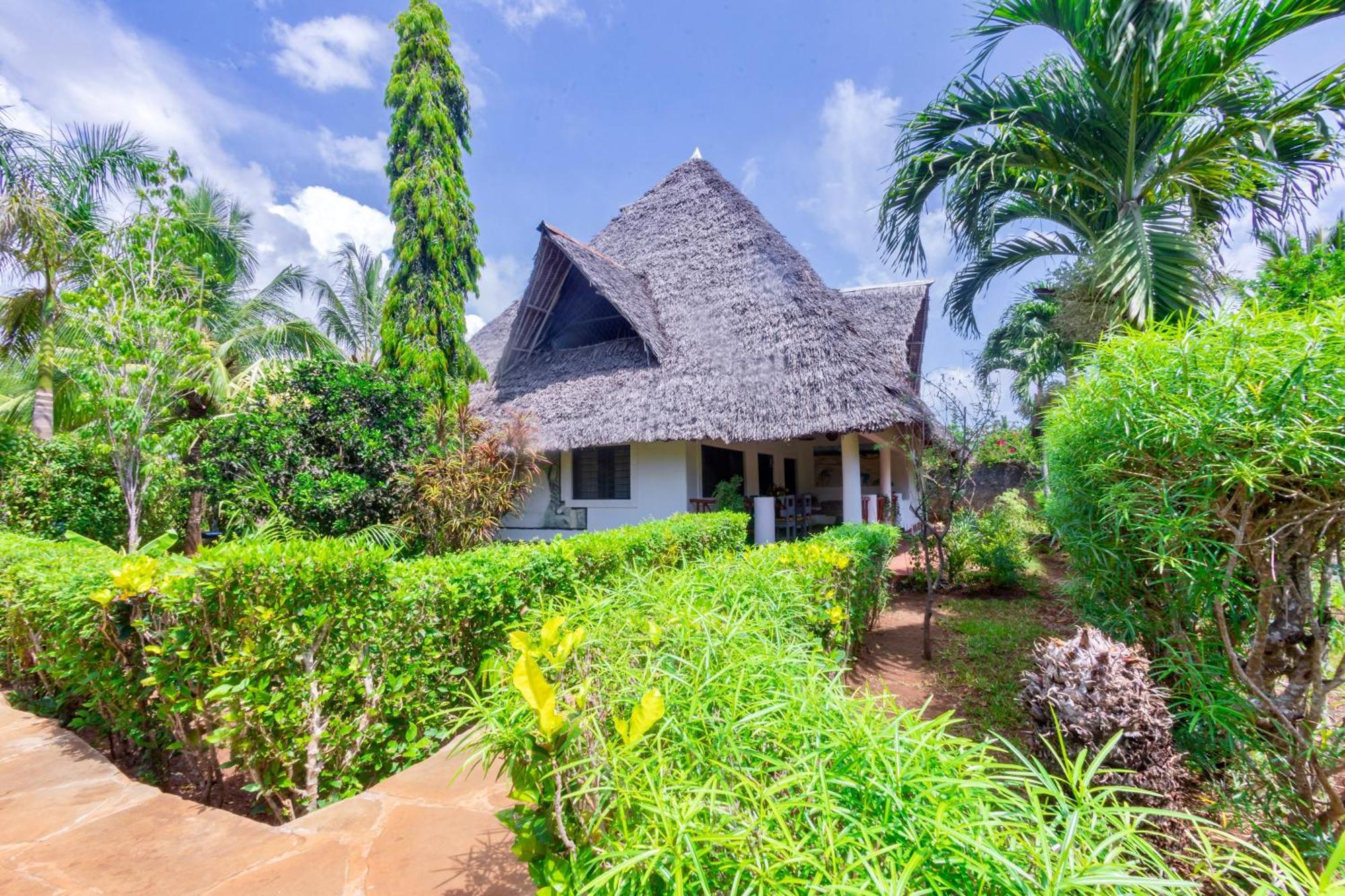 Villas Dora And Holly Diani Beach Eksteriør bilde